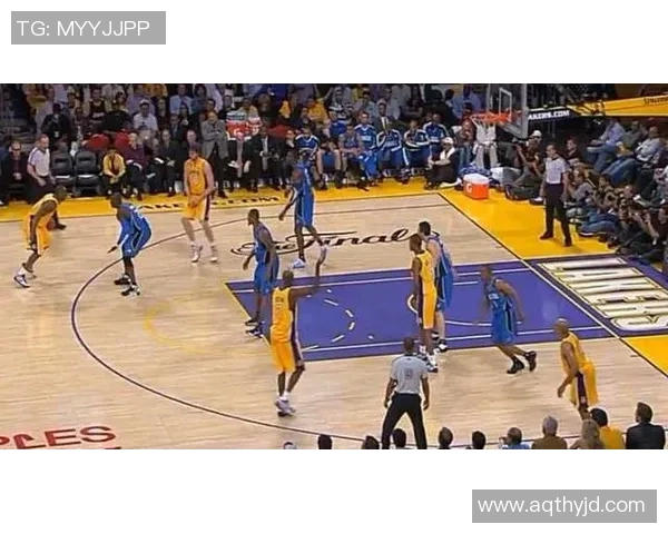 成都篮球队进攻体系解析:战术创新与团队配合的完美结合 成都篮球队进攻体系解析:战术创新与团队配合的完美结合